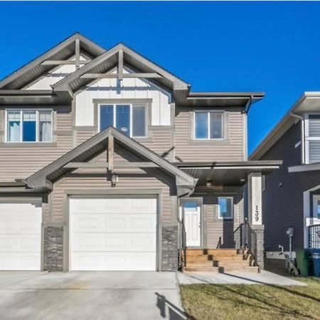 Beautiful And Spacious 1 Room In A Very Quiet Area Airdrie Bagian luar foto