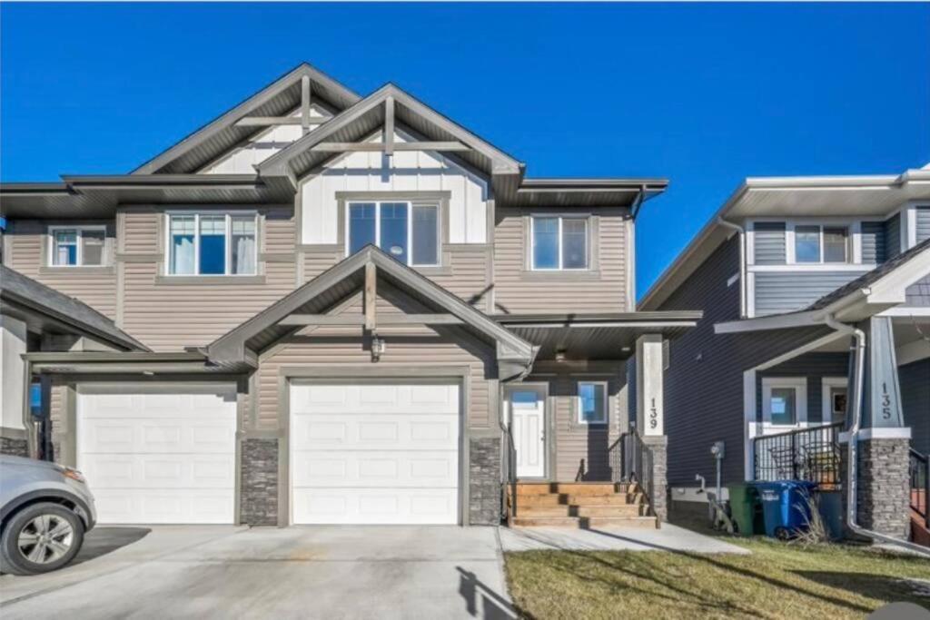 Beautiful And Spacious 1 Room In A Very Quiet Area Airdrie Bagian luar foto